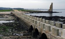 Una pasarela enlazar� el final del paseo mar�timo con la zona de la Torre de San Sadurni�o. 