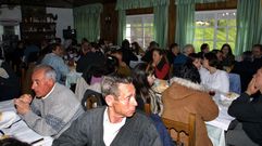 Fotografa de archivo del comedor del restaurante O Mirador lleno en una reunin festiva