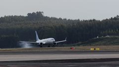 Uno de los vuelos de United Airlines procedentes de Nueva York aterriza en Lavacolla