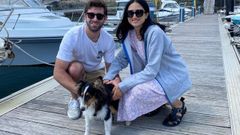 Jorge y Cristina, en una foto de archivo con su perro Roger