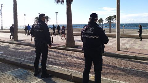 Agentes de la policialocal de Almera en una imagen de archivo.