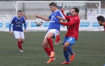 Imagen del partido en As Eiroas entre el Berganti�os y el As Pontes (2-2). 