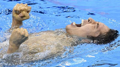El japon�s Kosuke Hagino celebra su oro en los 400 metros estilos.