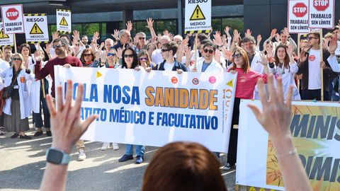 Concentración de médicos en el Álvaro Cunqueiro el pasado mes de mayo