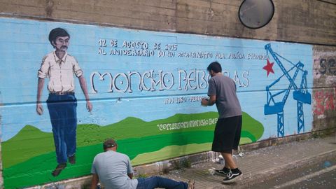 En foto de archivo, un mural realizado en Caranza, Ferrol, por el aniversario de la muerte de Moncho Reboiras.