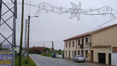 Colocaci�n de las luces de Navidad en Nar�n