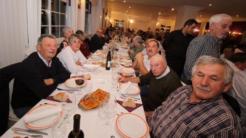 CENA JUBILACION DE ANTONIO TUBIO PI?EIRO JEFE DE LA POLICIA LOCAL DE RIANXO, MANEIRO, DESPUES DE 37 A?OS AL FRENTE EN EL PUESTO DE RIANXO