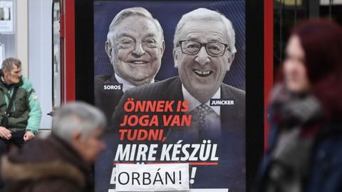 El pol�mico cartel pagado con dinero p�blico en el que se acusa a la Uni�n Europea de facilitar la llegada de inmigrantes