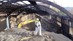 Fase final del operativo de extinci�n del fuego en Pontesa