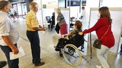 Administracin de la segunda dosis de refuerzo de la vacuna contra el covid-19 en el Hospital lvaro Cunqueiro de Vigo