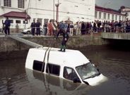 El veh�culo tuvo que ser rescatado con una gr�a