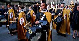 En Pontevedra hay siete cofrad�as que acompa�an a la imaginer�a en las procesiones.