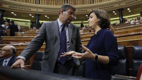 Moci�n de censura. La vicepresidenta del Gobierno, Soraya S�enz de Santamar�ay el ministro de Justicia, Raael Catal�.