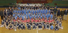 Foto de grupo con los componentes de la Asociaci�n Deportiva Calasancias y el Club Deportivo Calasanz. 