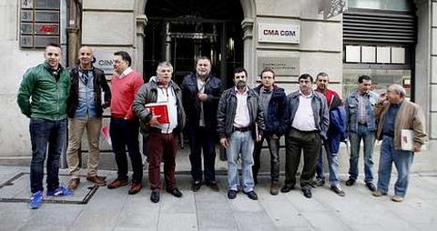 Los trabajadores negociaron ayer en Vigo (en la imagen) y hoy anunciar�n el calendario de reuniones con la empresa. 