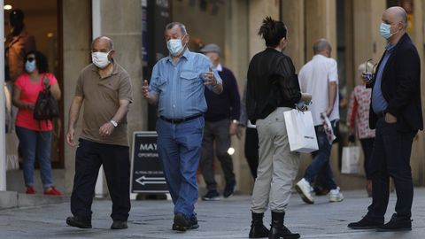 Las calles de la ciudad dejaban al medioda esta estampa: el uso de mascarillas casi general