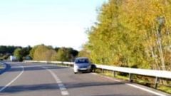 Una imagen del autom�vil accidentado tras sufrir una salida de v�a