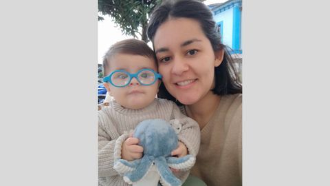 Hugo cuando tena seis meses, con su madre Begoa