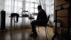 Juan y su pareja no duermen en su habitaci�n, una estancia luminosa en la calle Vista y con una galer�a amplia catalogada. �Ahora guardamos aqu� los trastos�, dice en medio de su gimnasio improvisado