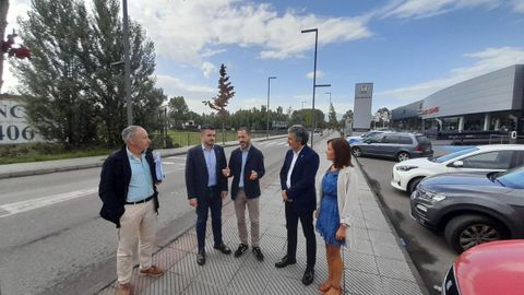 De izquierda a derecha, Juan Carlos �lvarez, funcionario del Ayuntamiento de Siero; Jorge Garc�a, viceconsejero de Infraestructuras y Movilidad; �ngel Garc�a, alcalde de Siero; Alejandro Calvo, consejero de Fomento, Cooperaci�n Local y Prevenci�n de Incendios, y Mar�a Jos� Fern�ndez, concejala del Ayuntamiento de Siero.