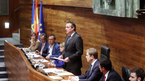 El socialista Marcelino Marcos L�ndez durante su intervenci�n en el pleno de la Junta General del Principado