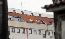 <span lang= es-es >Ejemplo negativo</span>. La planta construida sin licencia (en la imagen) sobre el �tico del edificio Escur�s, en Escarabote, es un ejemplo m�s de las irregularidades urban�sticas cometidas en Boiro. El Concello, igual que en otros casos, est� haciendo todo lo que puede para regularizar la situaci�n. 