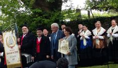 <span lang= gl >C�ntigas da Terra foi homenaxeada este ano, xunto a Carmen Mej�a, coa entrega do Pedr�n de Ouro. </span>