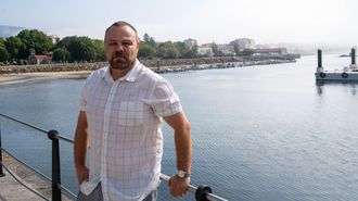 Pedro Torrijos, arquitecto y escritor, firmar libros este domingo en la ltima jornada de la feria del libro de A Corua. 
