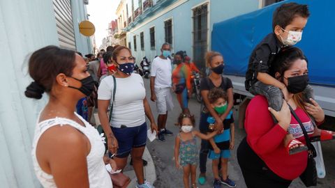 Los familiares de los detenidos se concentraron este martes ante las comisar�as para exigir la liberaci�n de los arrestados durante las protestas