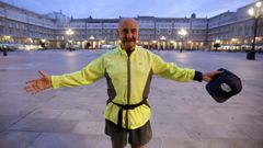 Enrique Aradas, de 75 a�os, cogi� el tren de las siete de la ma�ana con direcci�n a Santiago y desde alli regres� andando hasta Mar�a Pita y complet� 70 kil�metros en 11 horas casi sin descanso. 