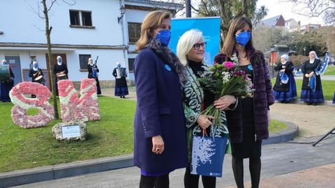 La presidenta de Mujeres de Empresa, Charo Gmez Haces, junto a la concejala de Gobierno de Polticas Sociales Concepcin Mndez y la concejala delegada del rea, Leticia Gonzlez, en el 8M