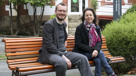 Anne Gosset y Christoph Rudolf Schereinmoser, retratados en los jardines del campus de Ferrol