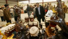 En la feria se puede adquirir miel, artesan�a y otros productos. 