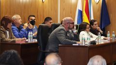 Benjam�n Escontrela, de azul, junto a sus compa�eros de gobierno de Cami�a Sarria y el BNG