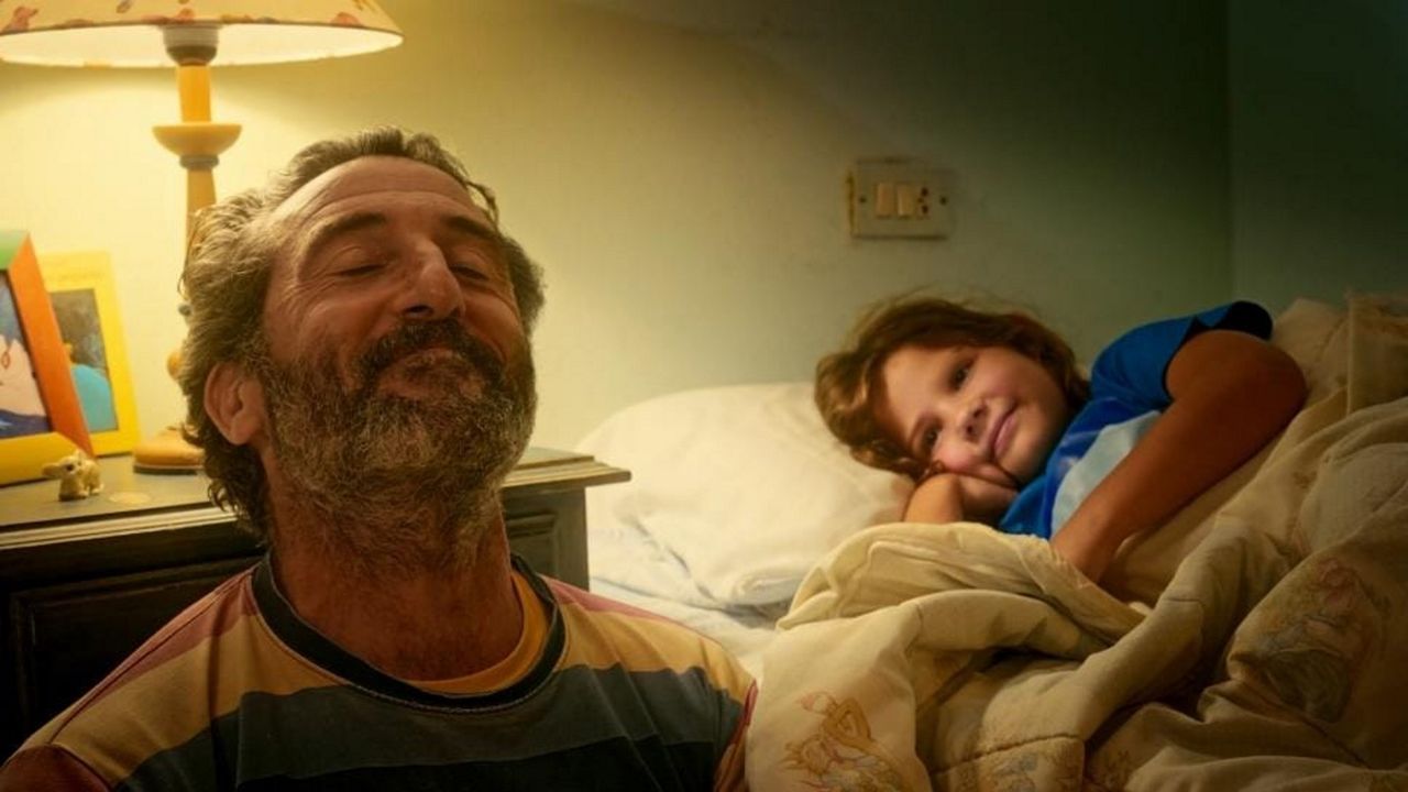 La cineasta coruñesa Alicia Úbeda estrena su primer cortometraje en el cine al que la llevaba su abuelo en Ribadeo y con Luis Zahera en el elenco de actores