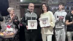 Simn Varela, marido de Eva Tubo, y Rosana Calvio, mujer de Agustn Mours, fueron homenajeados.