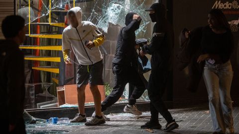 As� fueron los disturbios en Barcelona: incendios, destrozos y enfrentamientos con la polic�a