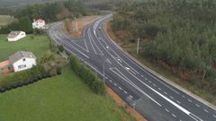 Vista a�rea de la carretera AC-862 en la bajada desde el Campo do Hospital hacia Mera, tras las �ltimas obras