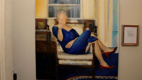 En una de las im�genes, se puede apreciar un cuadro de Clinton colgado en la vivienda de Epstein