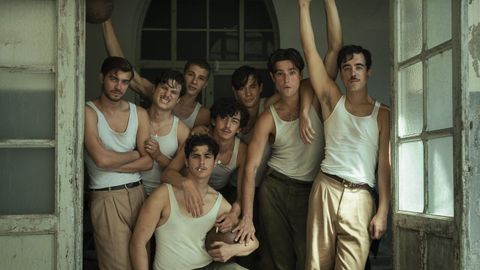 Parte del elenco de 'La bola negra'