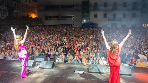 Espectacular ambiente en el concierto de Azúcar Moreno