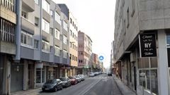 En Carballo se subasta un segundo piso en Gran Va, en el edificio de la izquierda.