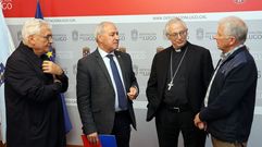 Jos� Tom� y los representantes del obispado, en la firma del convenio en octubre del 2025