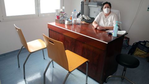 Imagen de archivo de la doctora Margarita Fraga, que acaba de jubilarse, en la reapertura del consultorio, en el 2022