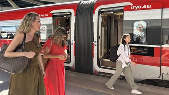 Llegada del Iryo a la estaci�n de Valencia Joaqu�n Sorolla. 17.09 horas.