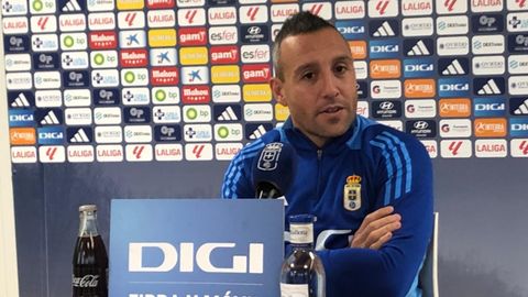 Santi Cazorla, en la sala de prensa de El Requexn