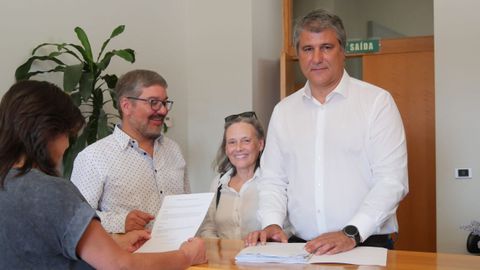 Foto de la entrega de signaturas