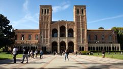 La �nica universidad p�blica de las principales de Estados Unidos es UCLA, la Universidad de California Los Angeles, que tiene diferentes sedes por todo el estado