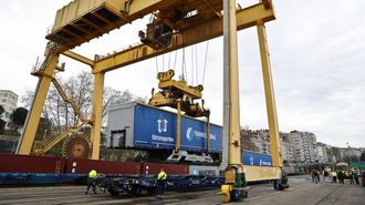 Termavi presenta el procedimiento de carga en vag�n VTG sistema pocket para transporte ferroviario y autopistas ferroviarias en las instalaciones de Transglobal