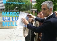 Casti�eira dijo que su palabra es un contrato y escenific� la firma de su dec�logo de propuestas. 